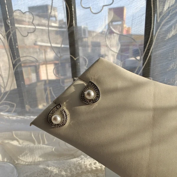 SHELL PEARL STUDS - Image 2