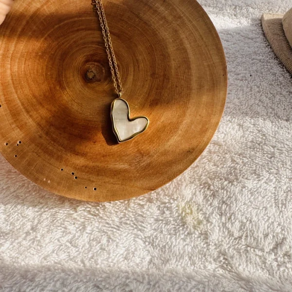 TITLED HEART NECKLACE - Image 4