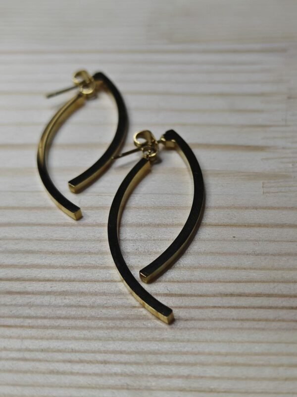 WhatsApp Image 2025-07-07 at 17.53.28_a864338e Elliptica Drop Earrings – Sleek Sculptural Gold Curves