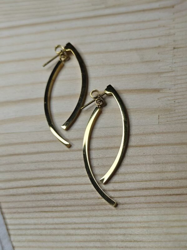 WhatsApp Image 2025-07-07 at 17.53.28_cc70f500 Elliptica Drop Earrings – Sleek Sculptural Gold Curves