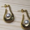 Oro Pearl Drops – Sculptural Gold Earrings with Pearl