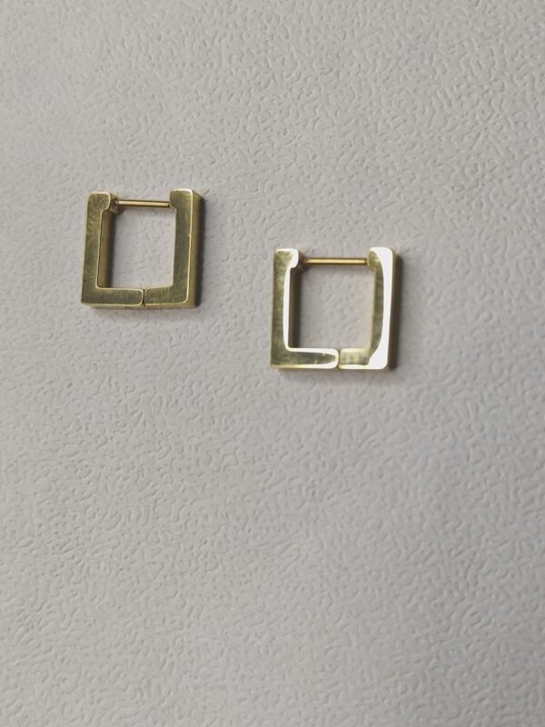 WhatsApp Image 2025-07-07 at 18.33.36_61a3e3cc Ziva Emerald Green Bar Stud Earrings