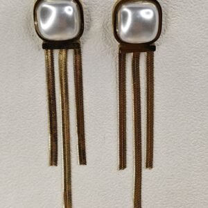Leaf Pearl Stud Earrings