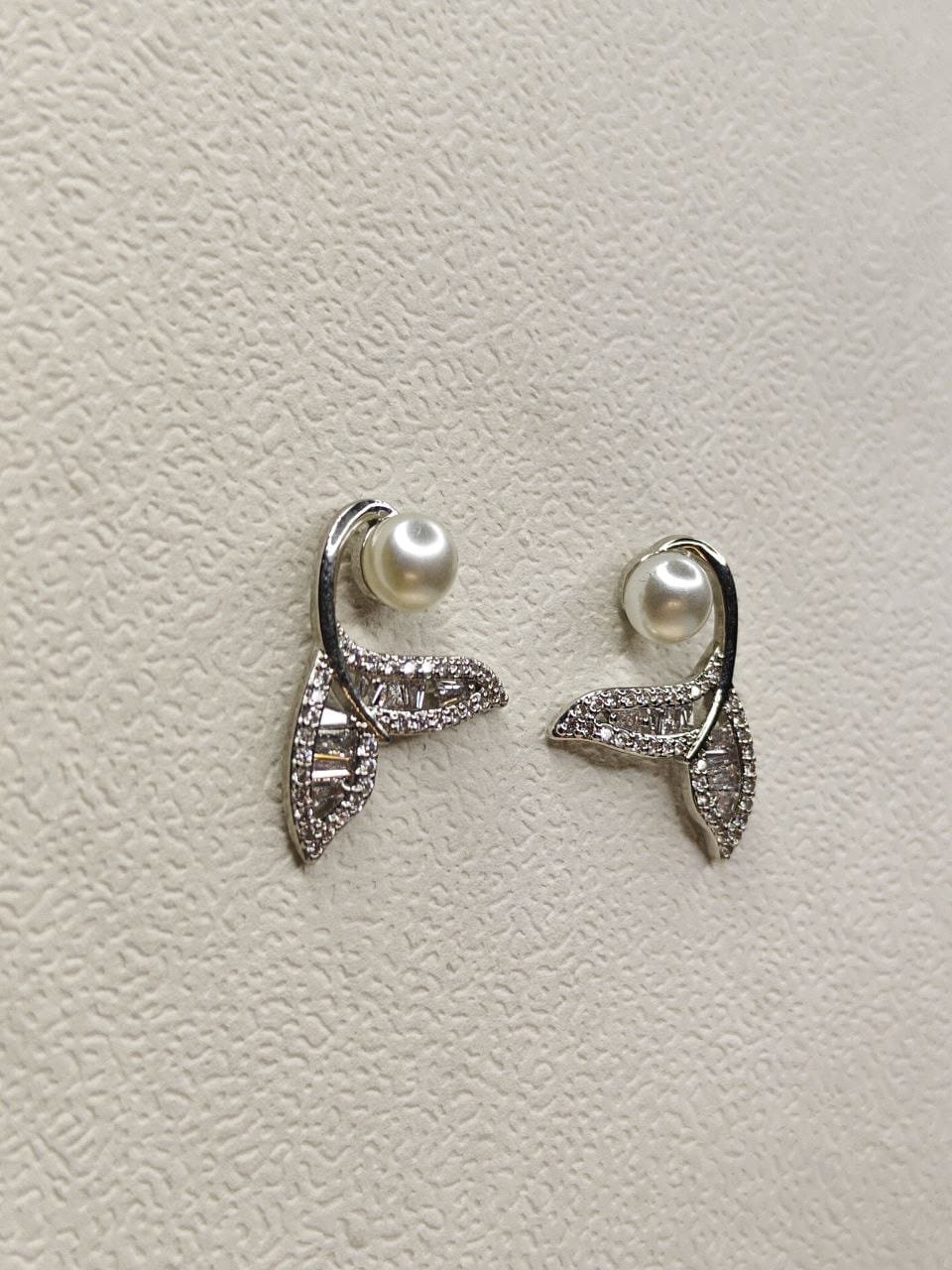 Leaf Pearl Stud Earrings