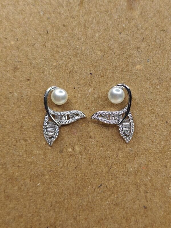 WhatsApp Image 2025-07-08 at 19.12.16 (1) Leaf Pearl Stud Earrings