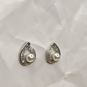 Leaf Pearl Stud Earrings