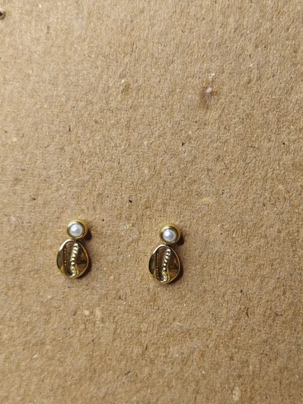 WhatsApp Image 2025-07-08 at 19.16.24 (1) Zara Pearl Cowrie Stud Earrings