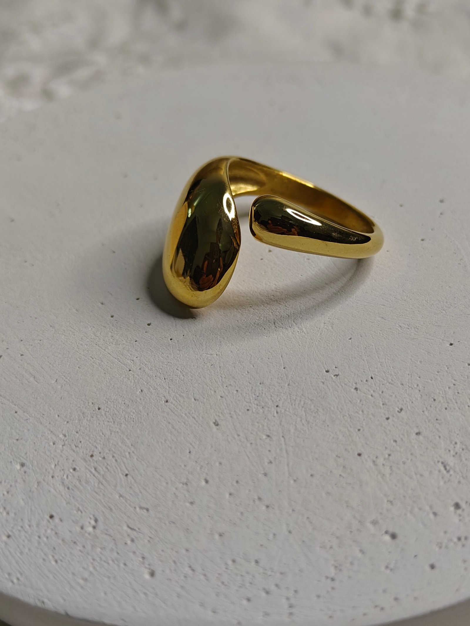 The Flow Ring – Sculpted Gold Open Band